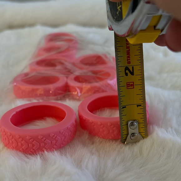 8pcs HOT PINK SILICONE LUGGAGE WHEEL PROTECTORS - Picture 9 of 10